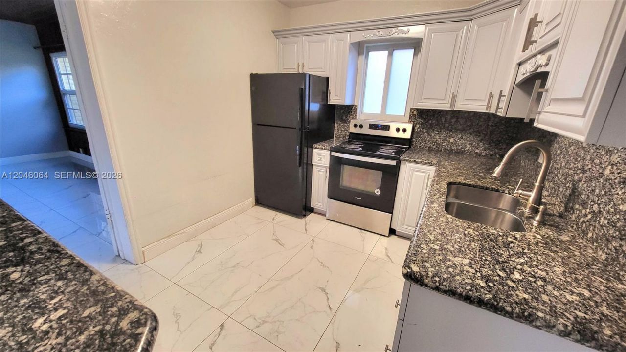 720 NE 5th St , Unit 1-1, Hallandale Beach, FL 33009 Photo