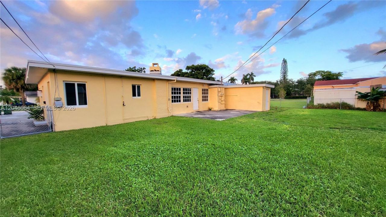 720 NE 5th St , Unit 1-1, Hallandale Beach, FL 33009 Photo