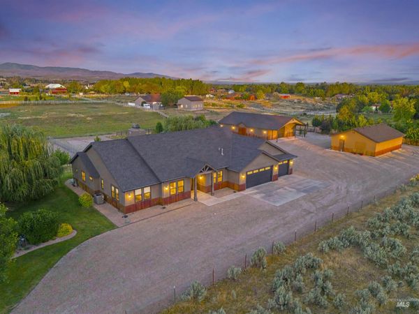 653 W Heikes Ln, Eagle, ID 83616