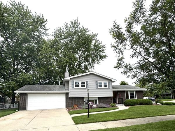 508 Willow Lane , Beecher, IL 60401