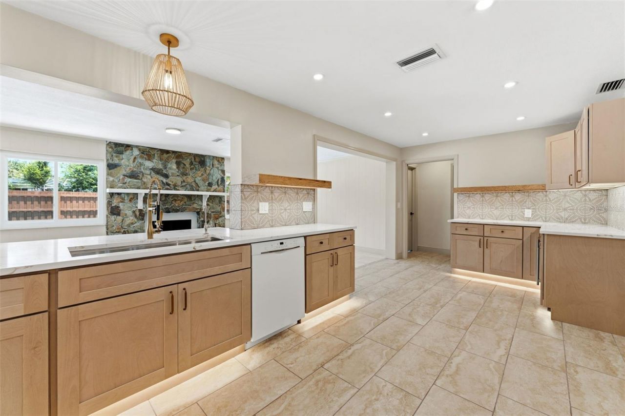 10711 Francis Ln, Largo, FL 33774 Photo