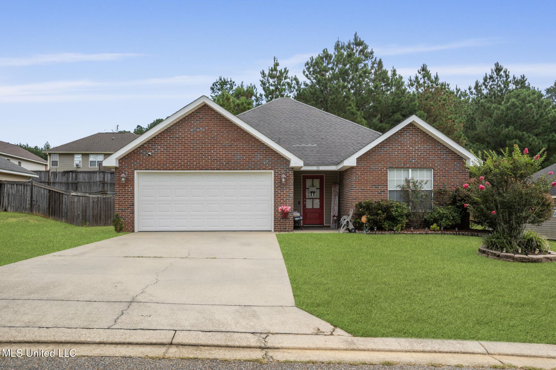33 Charleston Way, Hattiesburg, MS 39402 Main Photo