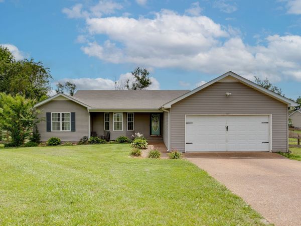 6003 Hill Cir, Bon Aqua, TN 37025