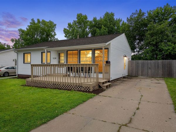 1224 18th Street NW, Cedar Rapids, IA 52405