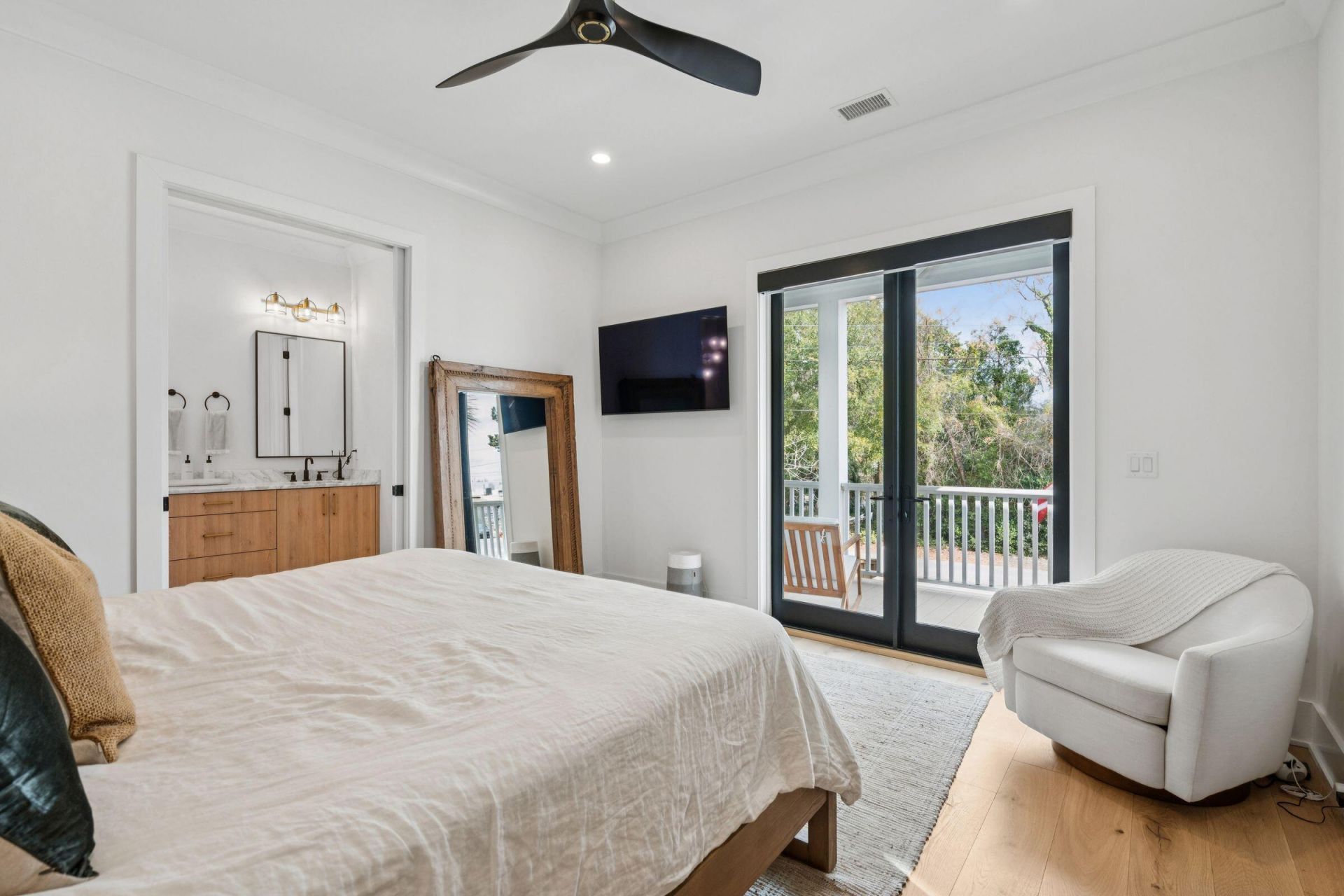 121 Simmons Street Photo 33