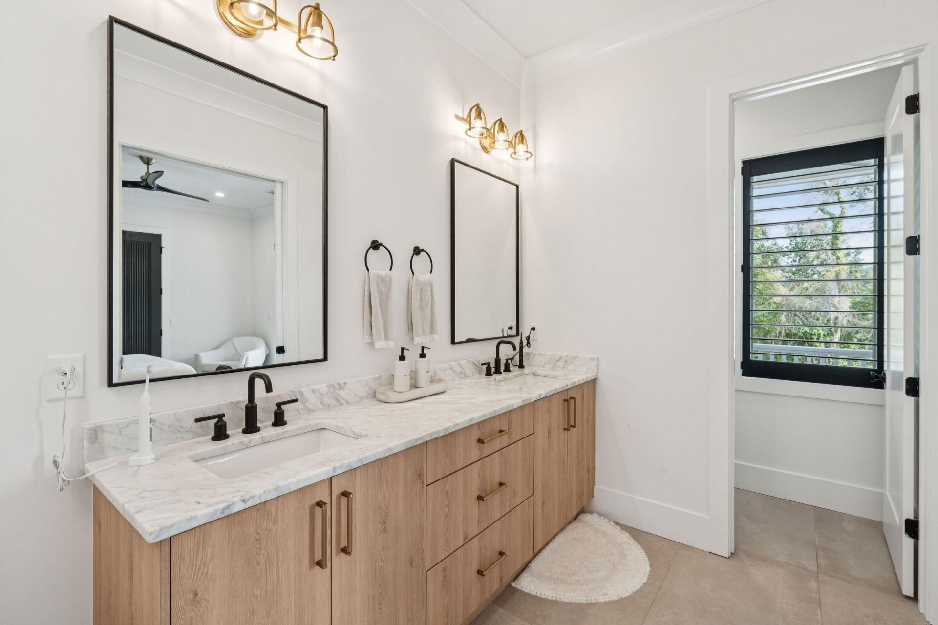 121 Simmons Street Photo 38