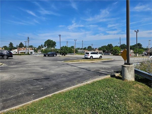 Theota Avenue, Parma, OH 44129