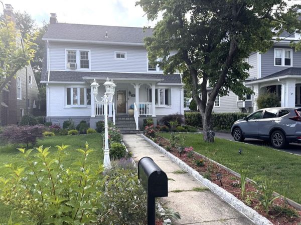 36 Earle Place , New Rochelle, NY 10801