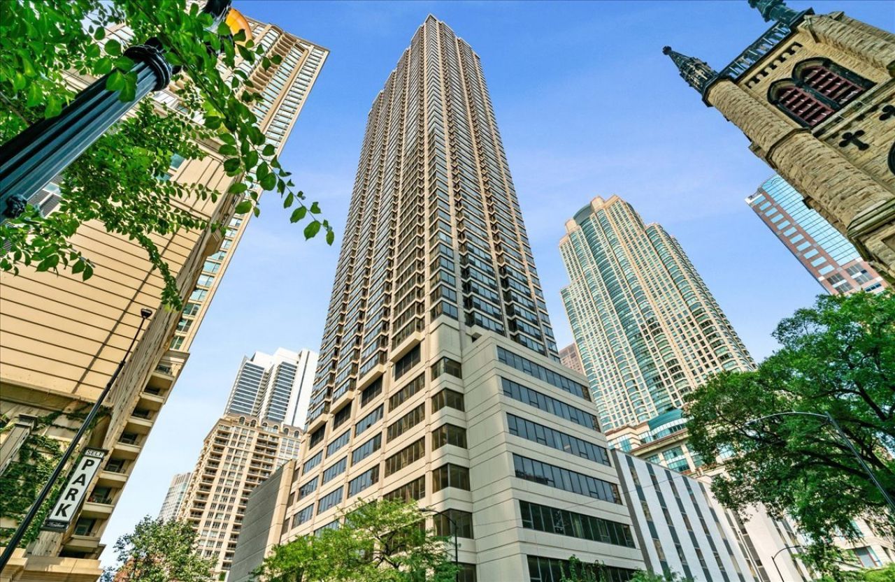 30 E Huron Street, Unit 4310, Chicago, IL 60611 Main Photo