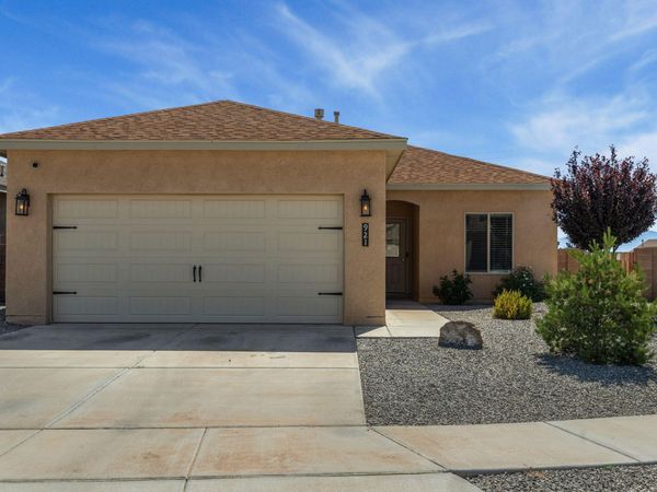 921 Firewheel Avenue SW, Los Lunas, NM 87031