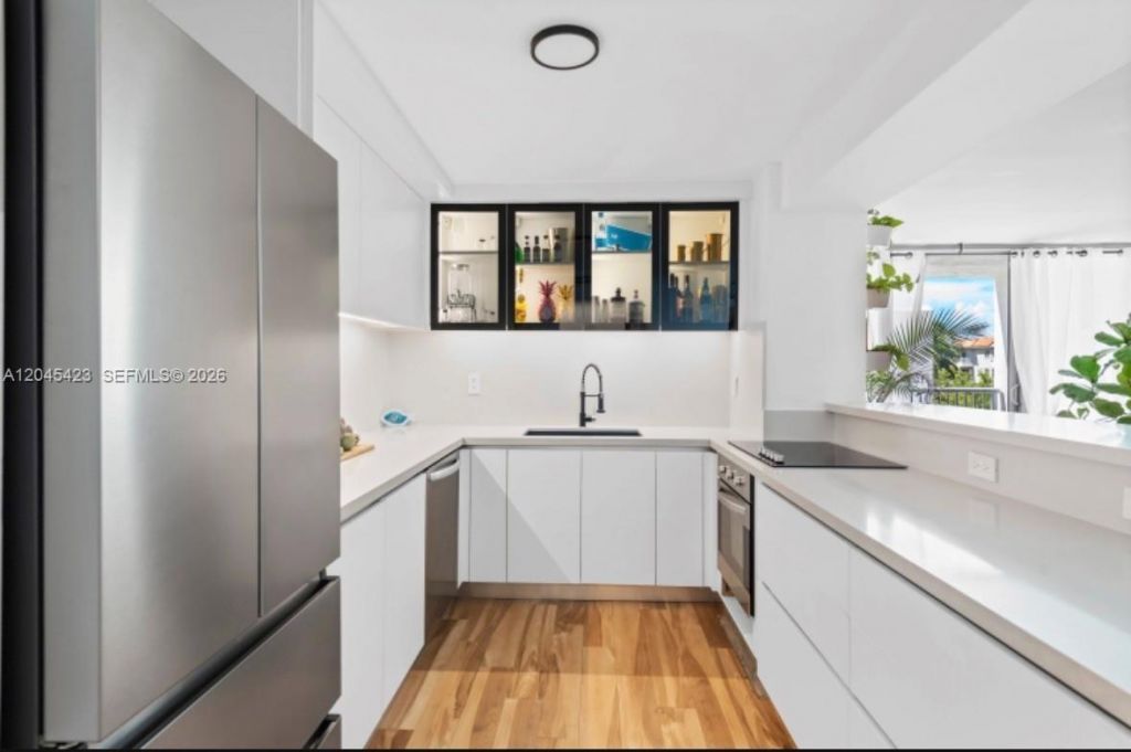 2655 Collins Ave , Unit 504, Miami Beach, FL 33140 Photo