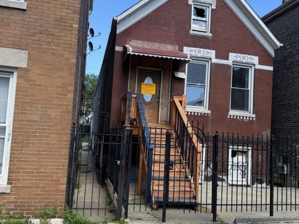 2435 S Whipple Street , Chicago, IL 60623
