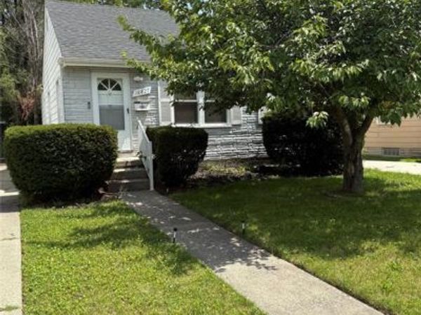 18827 Woodside Street, Harper Woods, MI 48225