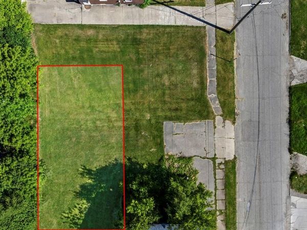 1213 Flushing Road , Flint, MI 48504