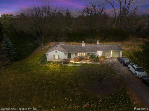 16219 Elizabeth Street, Beverly Hills Vlg, MI 48025