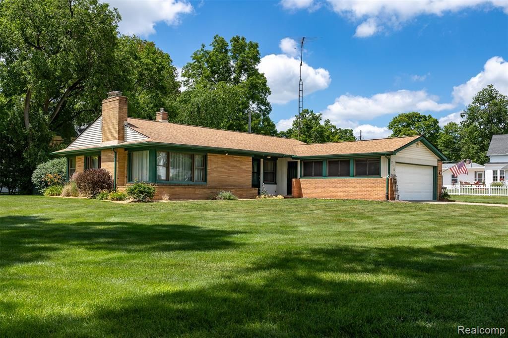 215 White Street, Imlay City, MI 48444 Main Photo