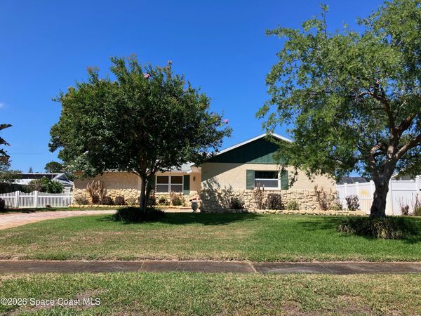 1300 Arlington Circle , Merritt Island, FL 32952