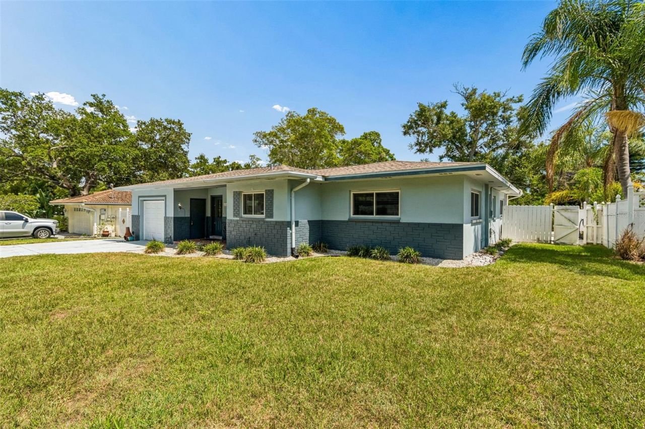 3282 Honeysuckle Rd , Largo, FL 33770 Photo