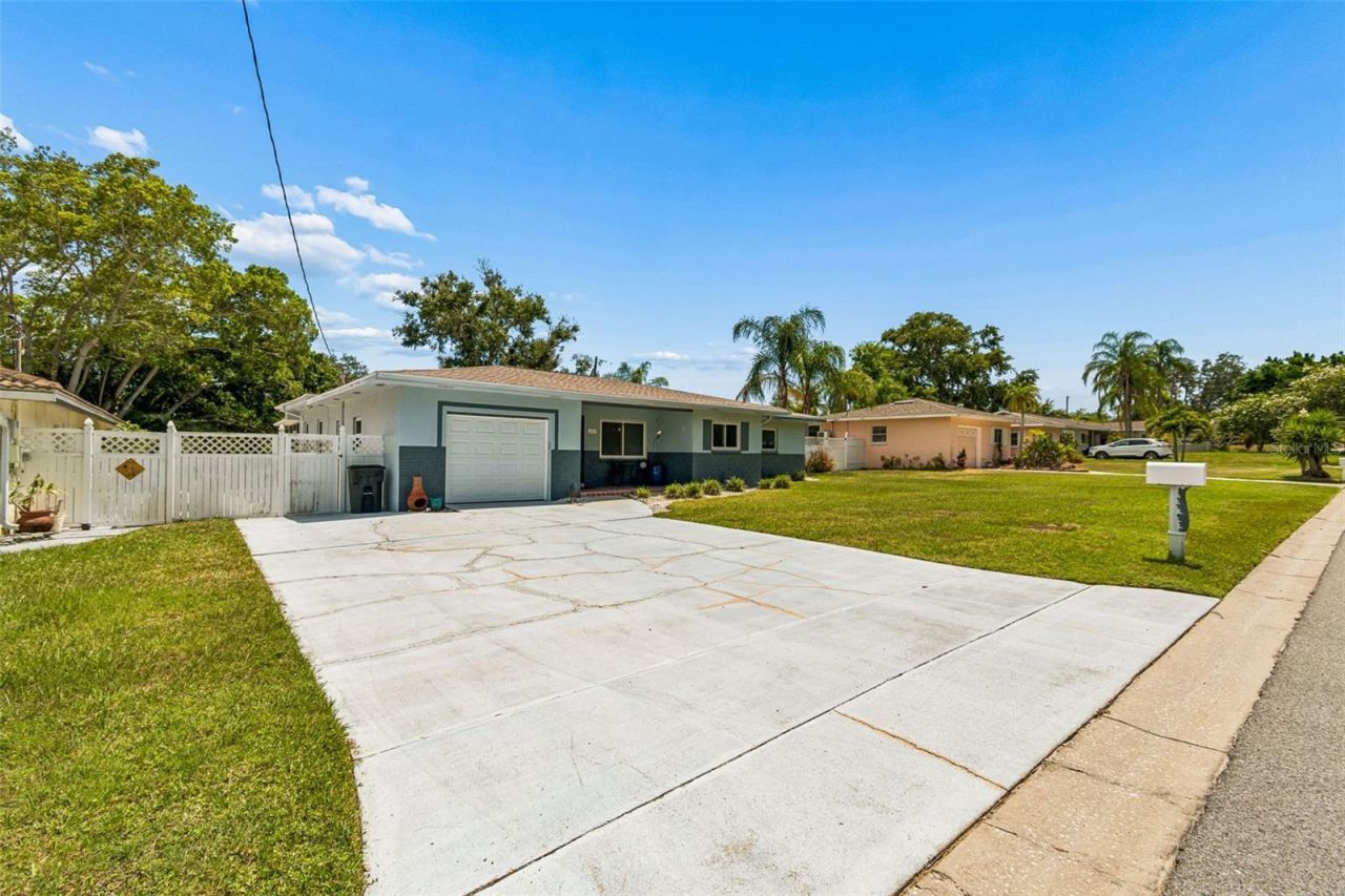 3282 Honeysuckle Rd , Largo, FL 33770 Photo