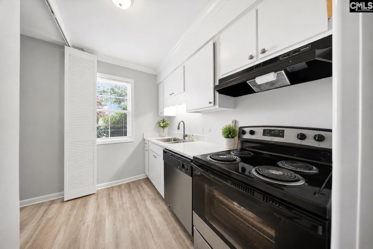 308 Percival Road Photo 8