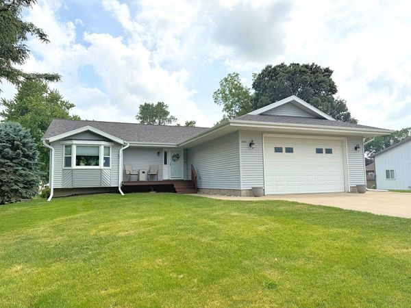 1804 18th Street , Emmetsburg, IA 50536