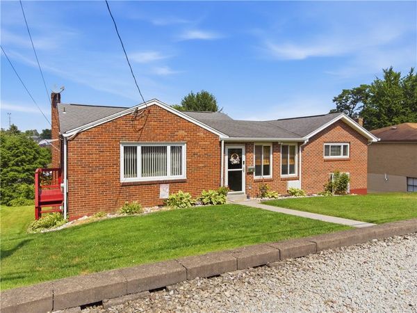 371 Niagara Dr, Irwin, PA 15642