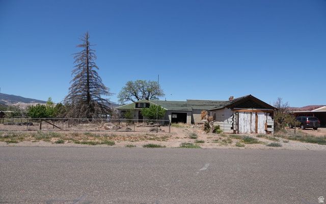 169 N Center St, Torrey, UT 84775 Main Photo