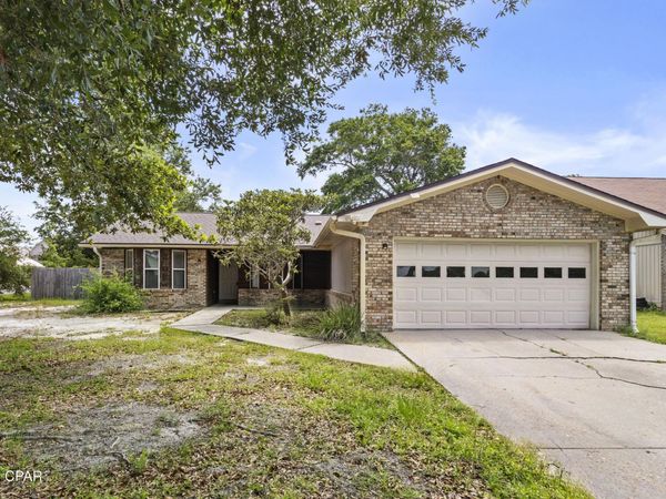 230 Collinfurst Square , Panama City, FL 32404