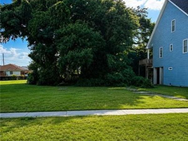 6048 CAMERON Boulevard , New Orleans, LA 70112