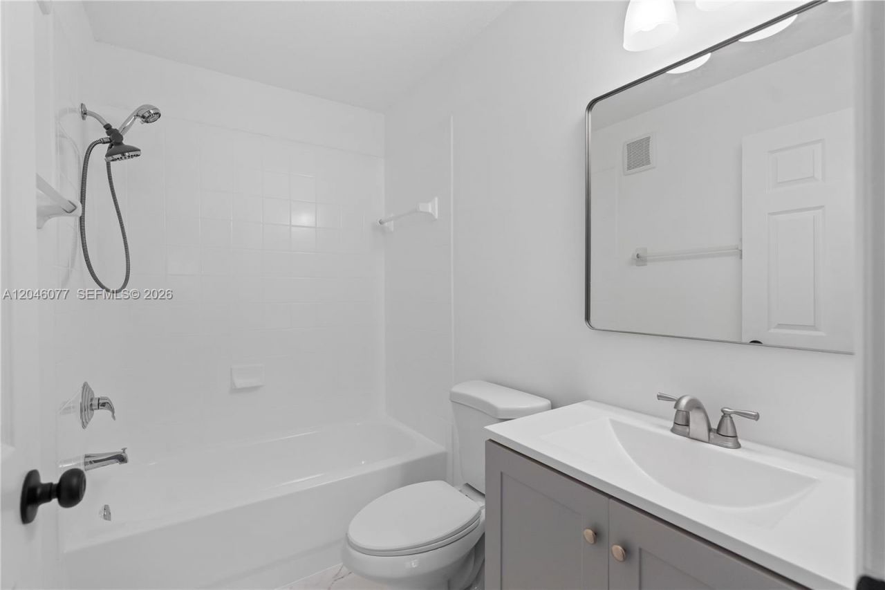 2930 SE 12th Rd , Unit 204-31, Homestead, FL 33035 Photo