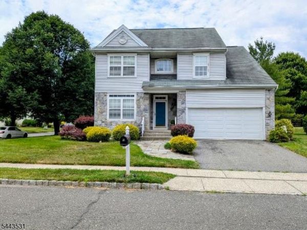 22 Village Square Dr, Union, NJ 08802