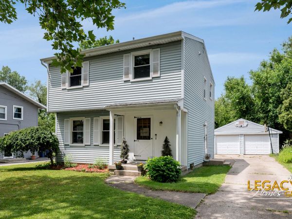 1031 Worcester Drive NE, Grand Rapids, MI 49505