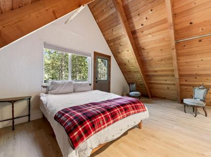 1053 Onnontioga Street, South Lake Tahoe, CA 96150 Photo