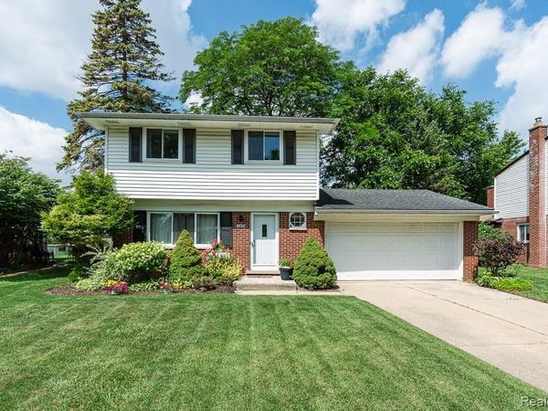 11678 Monsbrook Court, Sterling Heights, MI 48312