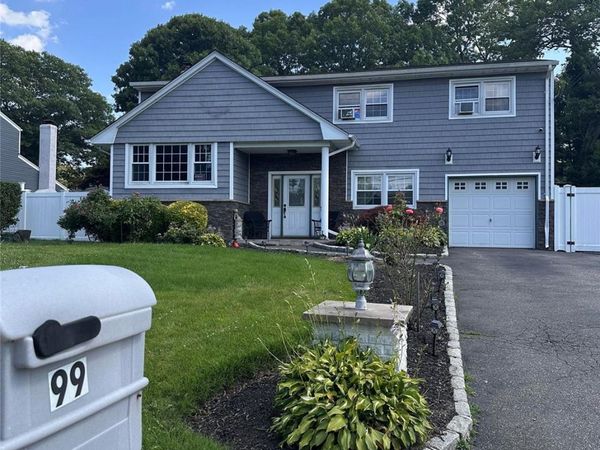 99 Schneider Lane, Hauppauge, NY 11788