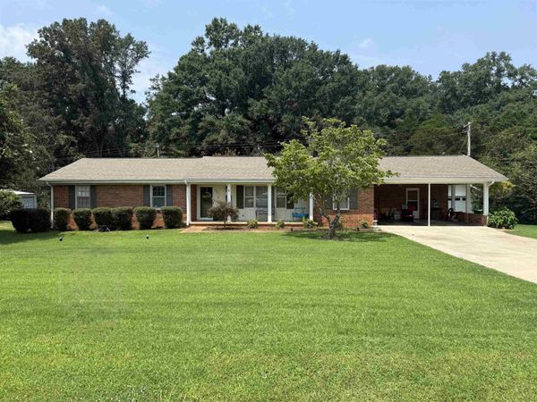 302 Maple St, Tuscumbia, AL 35674