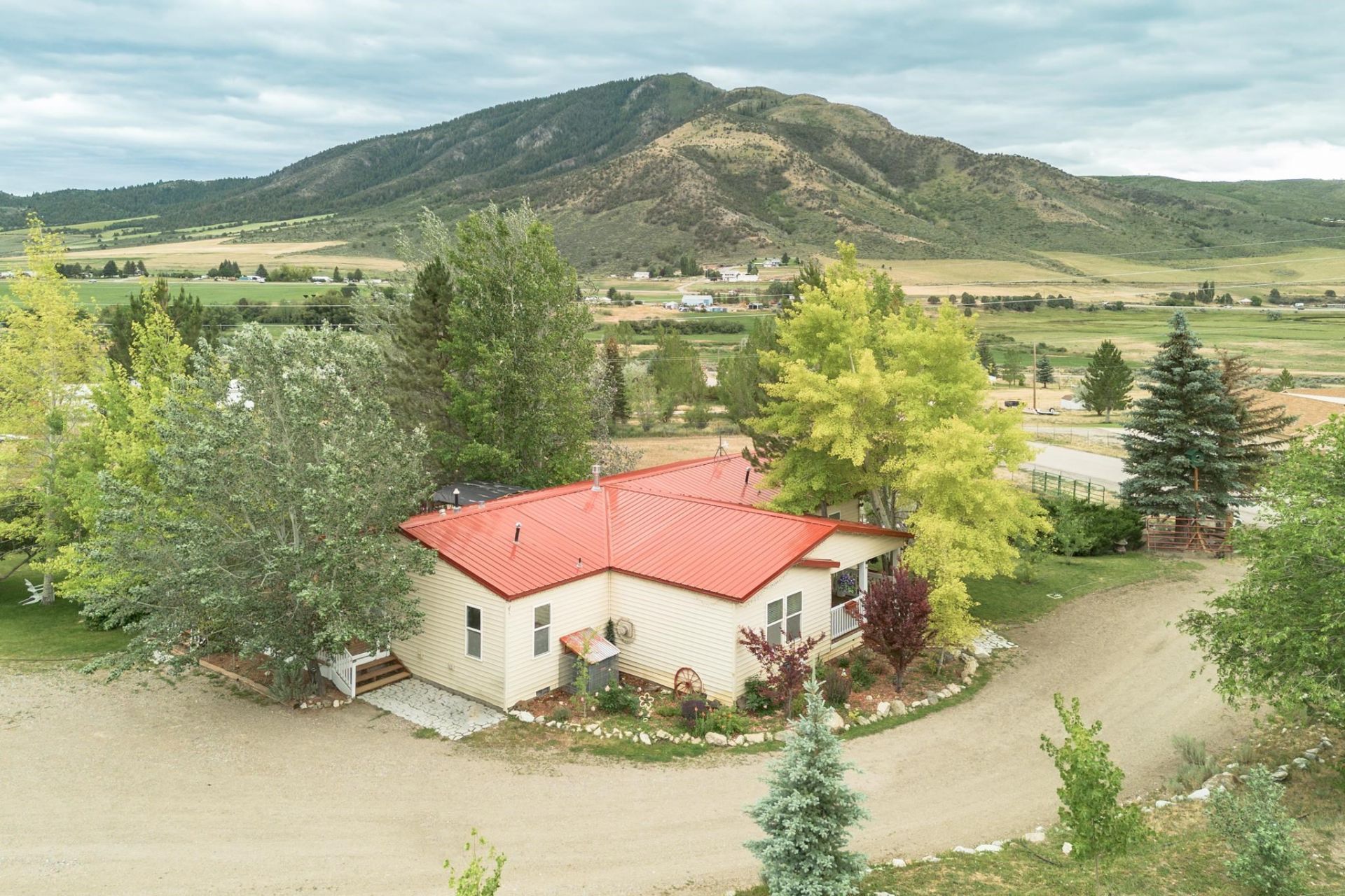 9458 S Frandsen Rd, Lava Hot Springs, ID 83246 Main Photo