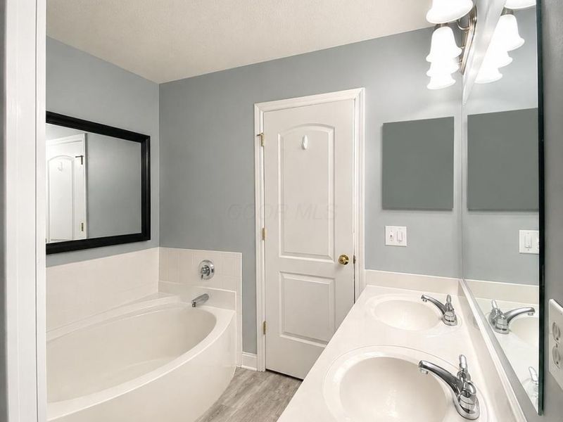 3946 Nordman Fir Drive, Grove City, OH 43123 Photo 4