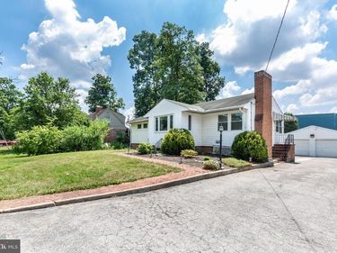 231 E HIGH STREET, NEW OXFORD, PA 17350