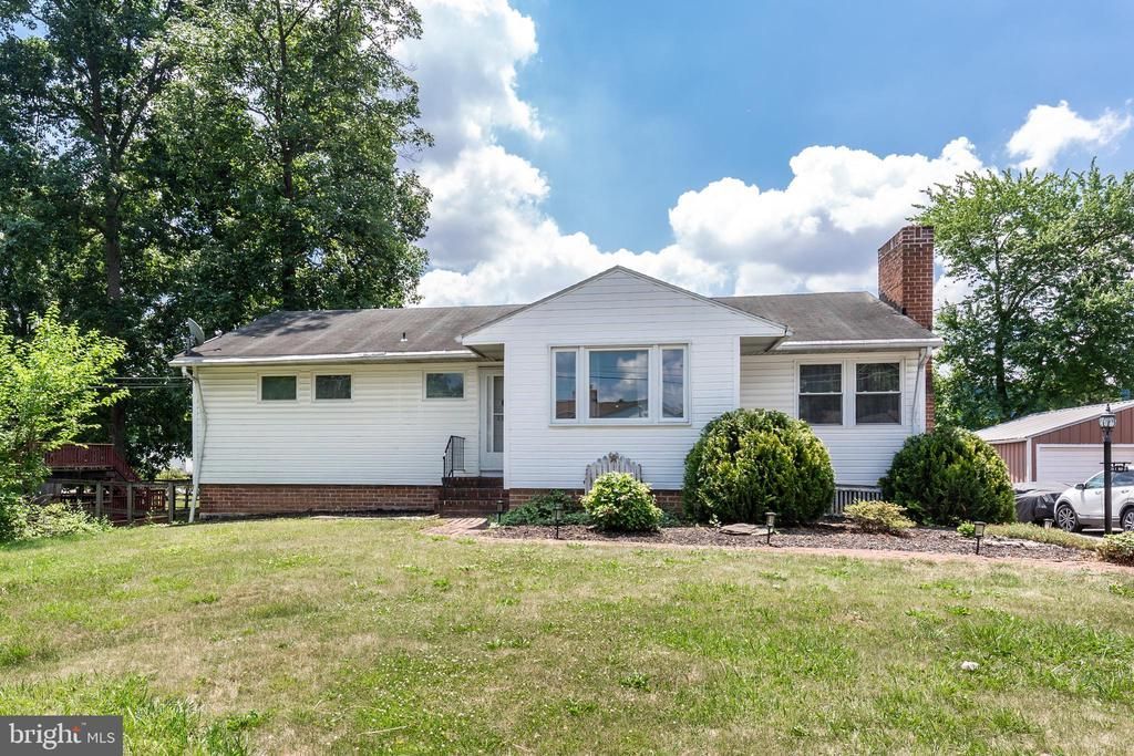 231 E HIGH STREET , NEW OXFORD, PA 17350