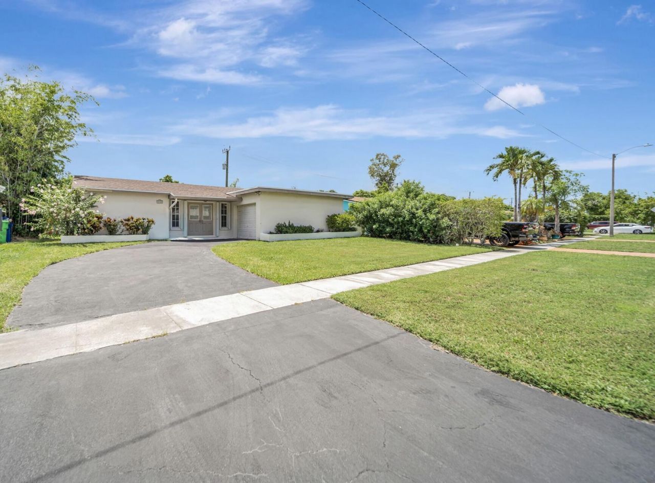 2545 NW 105th Lane, Sunrise, FL 33322 Photo