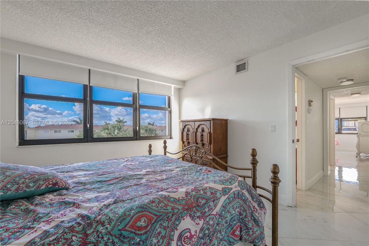 2401 S Ocean Dr , Unit 305, Hollywood, FL 33019 Photo