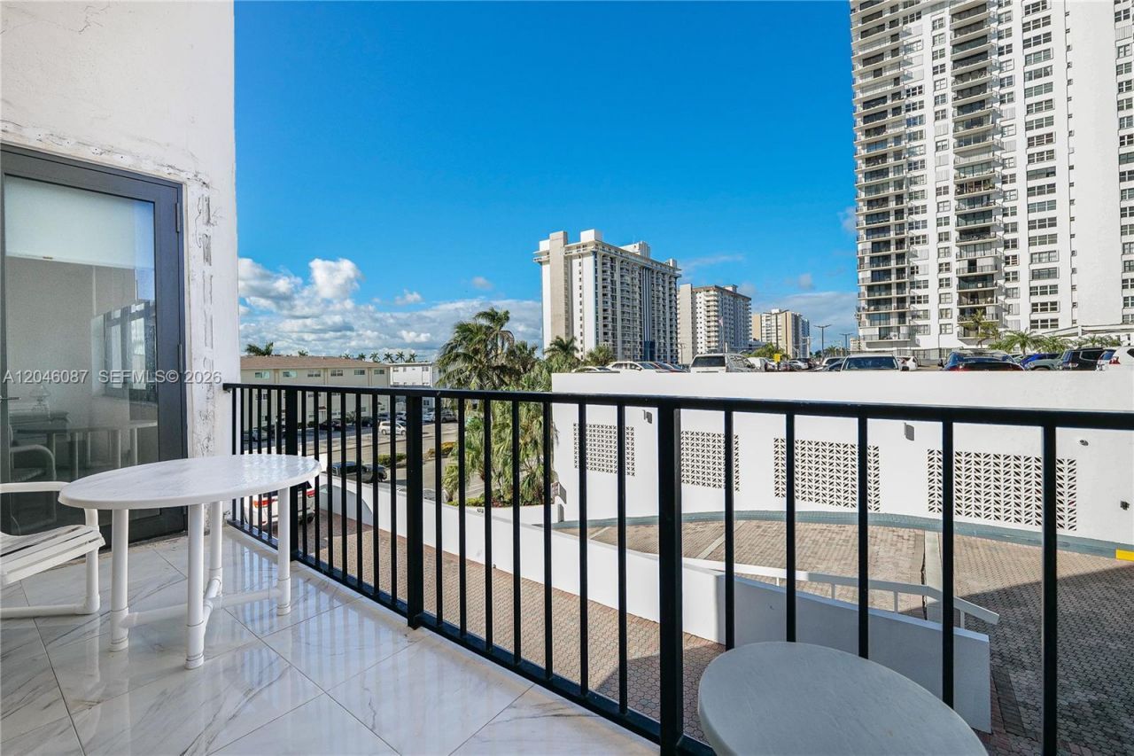 2401 S Ocean Dr , Unit 305, Hollywood, FL 33019 Photo