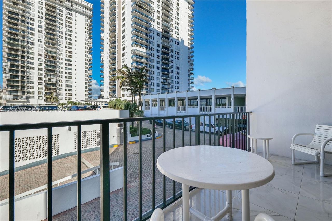 2401 S Ocean Dr , Unit 305, Hollywood, FL 33019 Photo