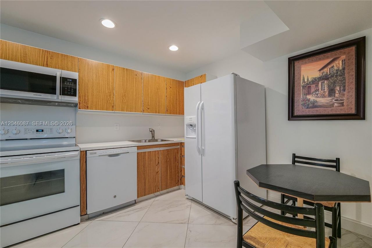 2401 S Ocean Dr , Unit 305, Hollywood, FL 33019 Photo