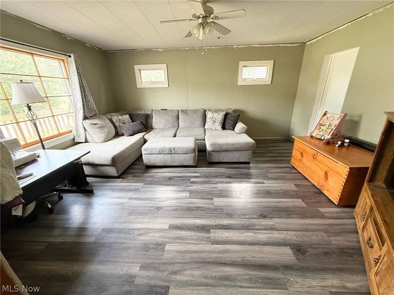 426 W 4th Street, Uhrichsville, OH 44683 Photo 2