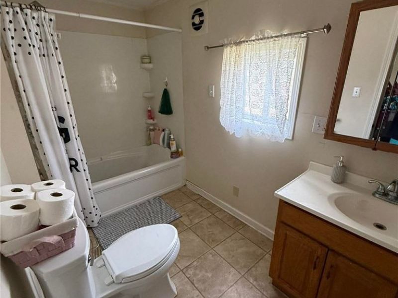 426 W 4th Street, Uhrichsville, OH 44683 Photo 8