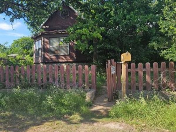 301 W Boynton , Hamilton, TX 76531