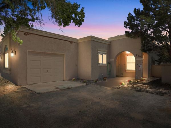 1657 Skyview Circle NE, Rio Rancho, NM 87144