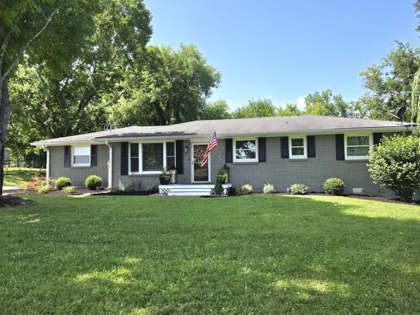 210 Elnora Ct, Hendersonville, TN 37075